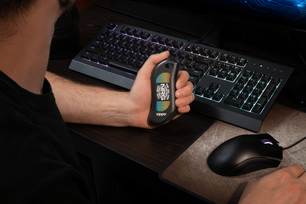 Zippo x Chicago Huntsmen - HeatBank 9s Black Globe Lifestyle 1