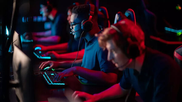 Partez en immersion aux côtés des gamers ultramarins avec la série documentaire Génération e-sport disponible via Outre-mer La 1ère